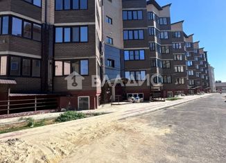 Продажа 3-комнатной квартиры, 92 м2, Элиста, улица Юрия Клыкова, 92А