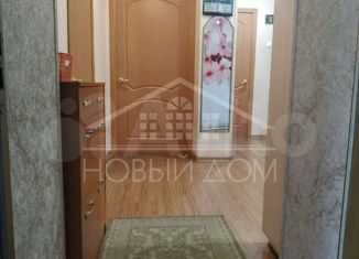 Продам 4-комнатную квартиру, 90 м2, Нальчик, улица Ю.А. Гагарина, 20, район Аэропорт