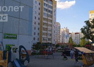 Продам трехкомнатную квартиру, 64.7 м2, Челябинская область, улица Салавата Юлаева, 22