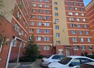 Продаю однокомнатную квартиру, 38 м2, Элиста, 10-й микрорайон, 15к3, 10-й микрорайон