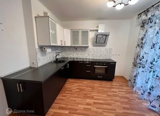 Продается 2-комнатная квартира, 64 м2, Екатеринбург, улица Евгения Савкова, 3, ЖК Хрустальногорский