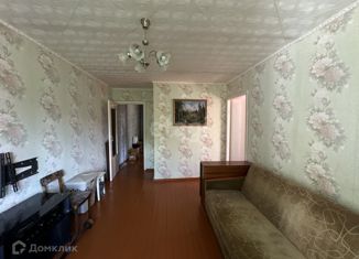 Продаю 3-ком. квартиру, 51.8 м2, Боровичи, Новоселицкая улица, 39