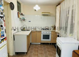 Продается 3-комнатная квартира, 60 м2, поселок городского типа Новомихайловский, 1-й микрорайон, 3