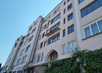 Продам многокомнатную квартиру, 169 м2, Северная Осетия, улица Бимболата Ватаева, 47