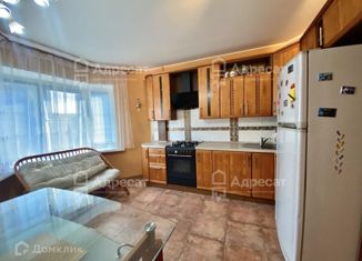 Сдаю в аренду 3-ком. квартиру, 92 м2, Волгоград, Гражданская улица, 18