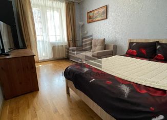 Сдается в аренду 3-ком. квартира, 70 м2, Казань, Чистопольская улица, 72