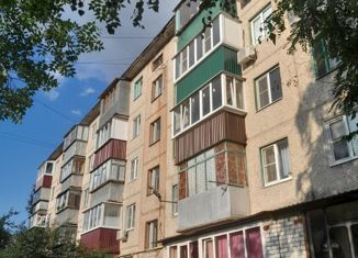 Сдам в аренду 2-ком. квартиру, 45 м2, Курск, улица Менделеева, 49