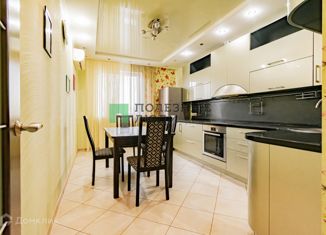 Сдача в аренду трехкомнатной квартиры, 120.2 м2, Самара, Революционная улица, 4