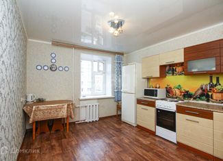 Продам 2-комнатную квартиру, 52 м2, Нижневартовск, улица Чапаева, 36