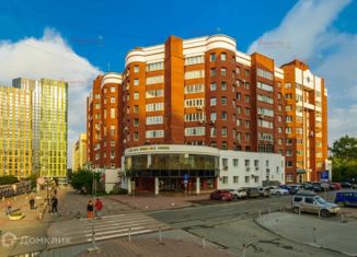 Продаю четырехкомнатную квартиру, 162 м2, Екатеринбург, улица Сакко и Ванцетти, 105к1, улица Сакко и Ванцетти
