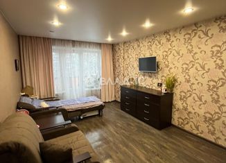 Продам 2-ком. квартиру, 42 м2, Москва, Никулинская улица, 18к4, метро Озёрная