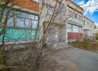 Продам трехкомнатную квартиру, 67.6 м2, Курган, Сиреневая улица, 16