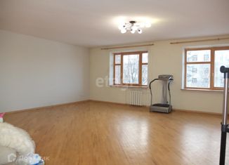 Продается 4-комнатная квартира, 140 м2, Смоленск, улица Николаева, 27А