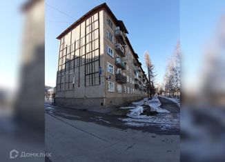 Продаю квартиру студию, 61 м2, поселок городского типа Большая Ирба, улица Ленина, 10