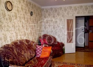 Трехкомнатная квартира на продажу, 74 м2, Курск, улица Крюкова, 7