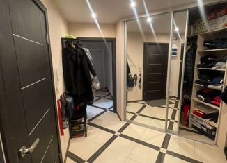 Продам 3-ком. квартиру, 76 м2, Санкт-Петербург, Товарищеский проспект, 32к1, метро Улица Дыбенко