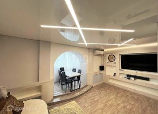 Продаю четырехкомнатную квартиру, 107 м2, Артём, улица Лазо, 33