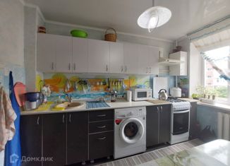 Продаю 2-ком. квартиру, 50.5 м2, Апшеронск, улица Комарова, 105