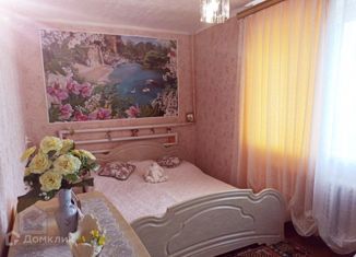 Продается трехкомнатная квартира, 51.6 м2, поселок городского типа Мирный, улица Сырникова, 8