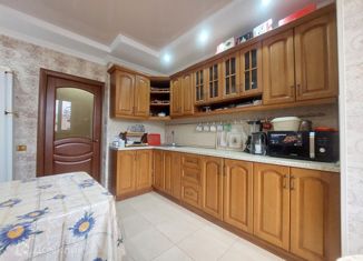 Продам 4-комнатную квартиру, 100 м2, Нальчик, Московская улица, 14, район Предгорный