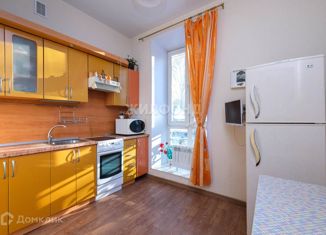 Продается двухкомнатная квартира, 57.3 м2, поселок городского типа Краснообск, 7-й микрорайон, 19
