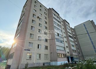 Продается 1-комнатная квартира, 35 м2, Альметьевск, улица Гафиатуллина, 51А