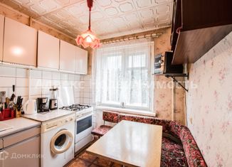 Трехкомнатная квартира на продажу, 52 м2, Тюменская область, Севастопольская улица, 17