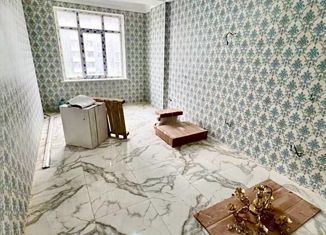 Продаю 3-комнатную квартиру, 100 м2, Махачкала, улица Титова, 144к1, ЖК Родные Просторы