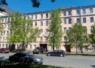 Продам 3-ком. квартиру, 53 м2, Санкт-Петербург, 18-я линия Васильевского острова, 43, метро Василеостровская