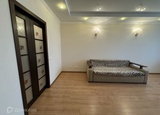 Продам 2-комнатную квартиру, 82 м2, Волгоградская область, проспект Маршала Жукова, 100