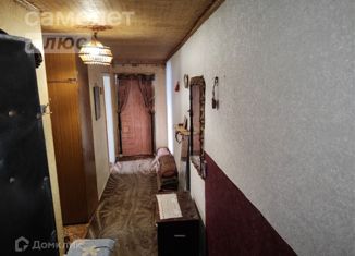 Трехкомнатная квартира на продажу, 62.5 м2, поселок городского типа Коренево, улица 70 лет Октября, 3