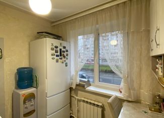 Продаю трехкомнатную квартиру, 59 м2, Нижний Новгород, улица Героя Юрия Смирнова, 15, улица Героя Юрия Смирнова