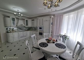 Продам 3-комнатную квартиру, 98 м2, Астраханская область, площадь Декабристов, 7