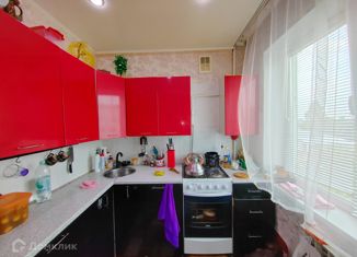 Продается 4-комнатная квартира, 60.4 м2, Сухиничи, улица 70 лет Великого Октября, 8