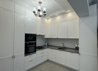 Продам трехкомнатную квартиру, 82.3 м2, Краснодар, улица им. Героя Яцкова И.В., 17, улица им. Героя Яцкова И.В.