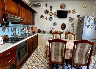 Продаю 3-ком. квартиру, 79.5 м2, Вольск, улица Маршала Жукова, 3