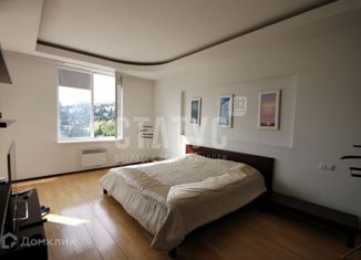 Сдается 2-комнатная квартира, 105 м2, Ялта, Боткинская улица, 13Б