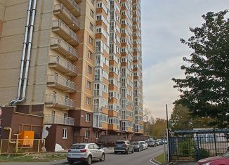 Продаю 1-ком. квартиру, 44 м2, Калужская область, улица Пухова, 56