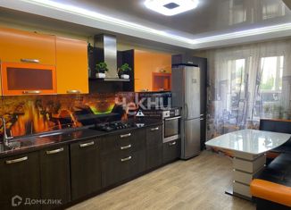 Продаю трехкомнатную квартиру, 80 м2, Нижний Новгород, улица Космонавта Комарова, 2к1, улица Космонавта Комарова