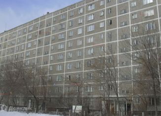Продается 3-комнатная квартира, 60 м2, Екатеринбург, улица Серафимы Дерябиной, 17, улица Серафимы Дерябиной