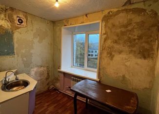 Продается 3-ком. квартира, 58.5 м2, поселок Снежный, Торговая улица, 13