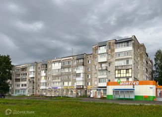 Продается трехкомнатная квартира, 70.8 м2, Соликамск, улица 20-летия Победы, 65