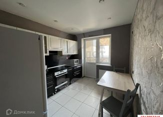 Продаю однокомнатную квартиру, 38 м2, Краснодар, улица Петра Метальникова, 5к1, ЖК Времена года