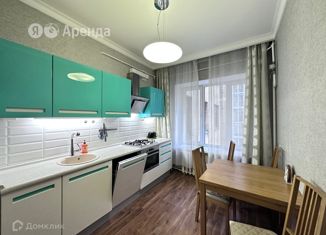 Сдается двухкомнатная квартира, 81 м2, Санкт-Петербург, улица Чехова, 3, улица Чехова