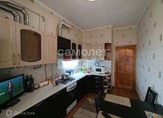 Продам однокомнатную квартиру, 37 м2, Абинск, улица Красных Курсантов, 2