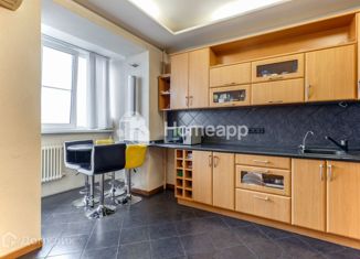 Трехкомнатная квартира на продажу, 84 м2, Москва, Гвардейская улица, 1, Гвардейская улица