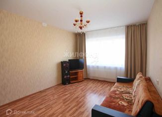 Продам 3-комнатную квартиру, 72.6 м2, Новосибирск, улица Титова, 266
