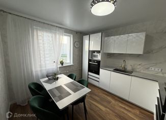 Продается 3-ком. квартира, 71.7 м2, Пермский край, улица Строителей, 3