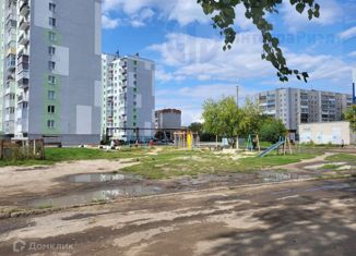 Продам 2-ком. квартиру, 49.2 м2, Курган, улица Калинина, 2, жилой район Северный