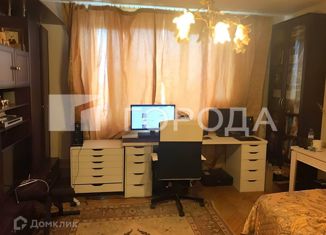 Продам трехкомнатную квартиру, 61 м2, Москва, улица Пивченкова, 1к3, станция Славянский бульвар